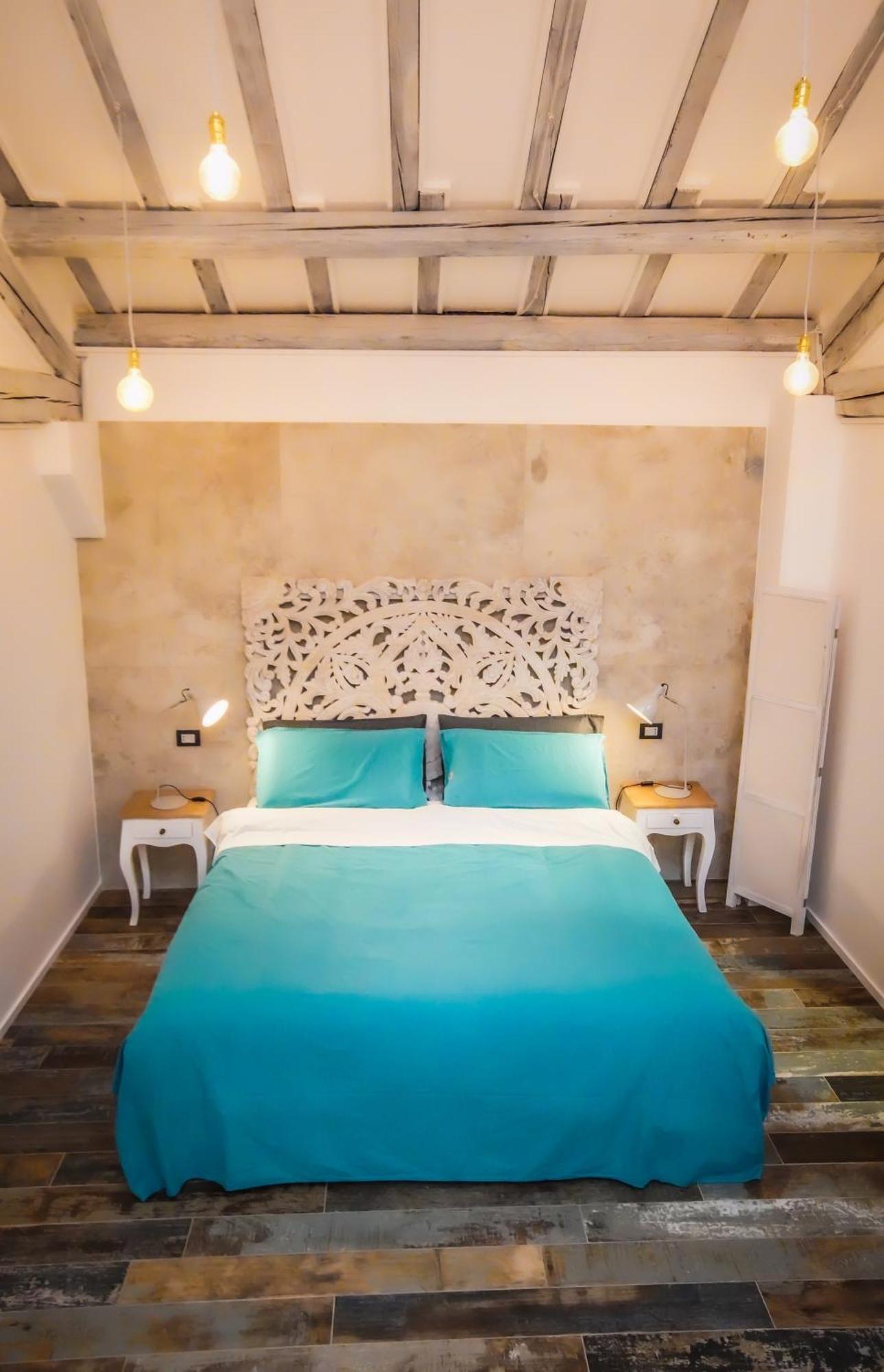 Rosso Cortese Rome Room photo
